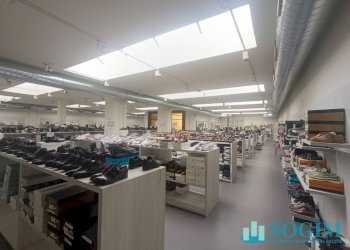 Interno_7 - Locale Commerciale Via Vittorio Veneto
 
98, Cirimido - foto 8