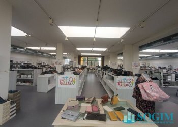 Interno_11 - Locale Commerciale Via Vittorio Veneto
 
98, Cirimido - foto 12