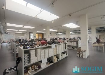 Interno_12 - Locale Commerciale Via Vittorio Veneto
 
98, Cirimido - foto 13