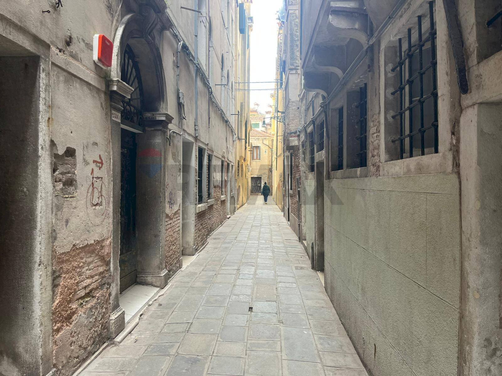 Edificio all\'aperto - Locale Commerciale Campo San Polo - San Stin, Venezia - foto 2