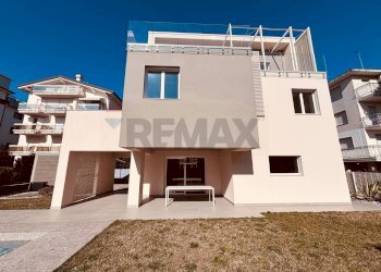 Edificio all\'aperto - Villa via N. Tommaseo, Jesolo - foto 68