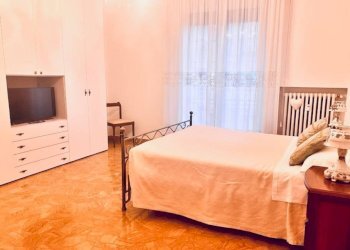 Camera da letto - Appartamento via Ugo Lenzi, Bologna (zona Centro Storico) - foto 36