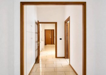 Corridoio - Appartamento via Ugo Lenzi, Bologna (zona Centro Storico) - foto 37