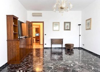 Salone - Appartamento via Ugo Lenzi, Bologna (zona Centro Storico) - foto 2