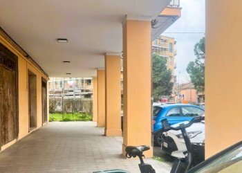 Interno palazzo - Warehouse via di Corticella, Bologna (neighborhood Corticella) - photo 5