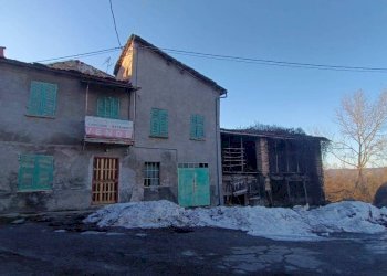 Facciata - Casa indipendente Frazione Costa Case Reggio, Priero - foto 2