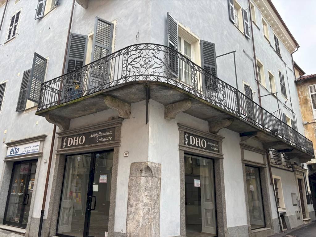 Facciata - Negozio via Giovanni Battista Beccaria, 5B, Mondovì - foto 1