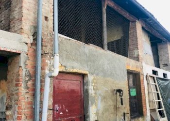 Facciata - Magazzino via Vaglimondo, Incisa Scapaccino - foto 1