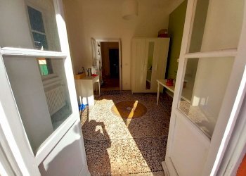 3 seconda camera con balcone - Trilocale salita Inferiore Sant'Anna, 29-2, Genova (zona Castelletto) - foto 10