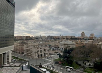 appartamento in lo0cazione arredato con posto auto - Bilocale viale Brigate Partigiane, Genova (zona Foce) - foto 2