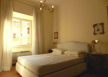 Camera da letto - Three-room apartment via di San Francesco a Ripa, Roma (neighborhood Trastevere) - photo 8