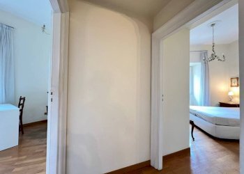 Corridoio - Three-room apartment via di San Francesco a Ripa, Roma (neighborhood Trastevere) - photo 7