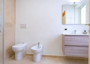 Bagno - Four-room apartment via di Trasone, 16, Roma - photo 32