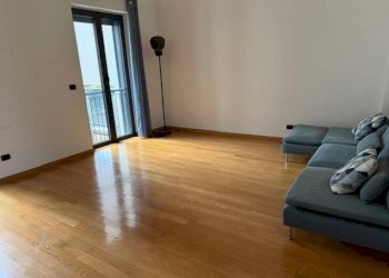 Camera da letto - Bilocale via Martiri della Libertà, 8, Torino (zona Borgo Po) - foto 3