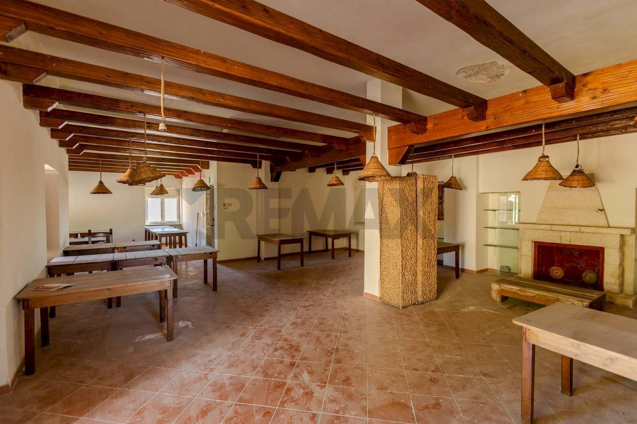 Soggiorno - Commercial Premises Via Cisternino /S.p. 134, Locorotondo - photo 3