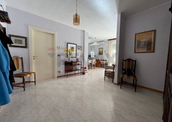 Sala da pranzo - Bilocale Via Giuseppe Tatarella
 
27, Valenzano - foto 2