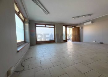 Stanza vuota - Magazzino Via Papa Giovanni XXIII
60/62, Fasano - foto 1