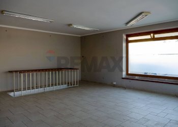 Stanza vuota - Magazzino Via Papa Giovanni XXIII
60/62, Fasano - foto 3