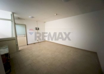 Stanza vuota - Magazzino Via Papa Giovanni XXIII
60/62, Fasano - foto 5