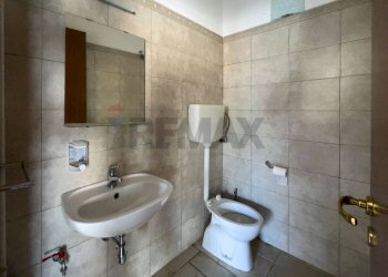 Bagno - Magazzino Via Papa Giovanni XXIII
60/62, Fasano - foto 6