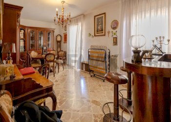 Sala da pranzo - Quadrilocale Ezio Vanoni
 
15, Triggiano - foto 12