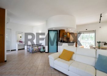 Soggiorno - Four-room apartment Strada Dello Schiamante
 
1, Bari - photo 2
