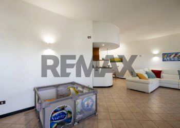 Soggiorno - Four-room apartment Strada Dello Schiamante
 
1, Bari - photo 6