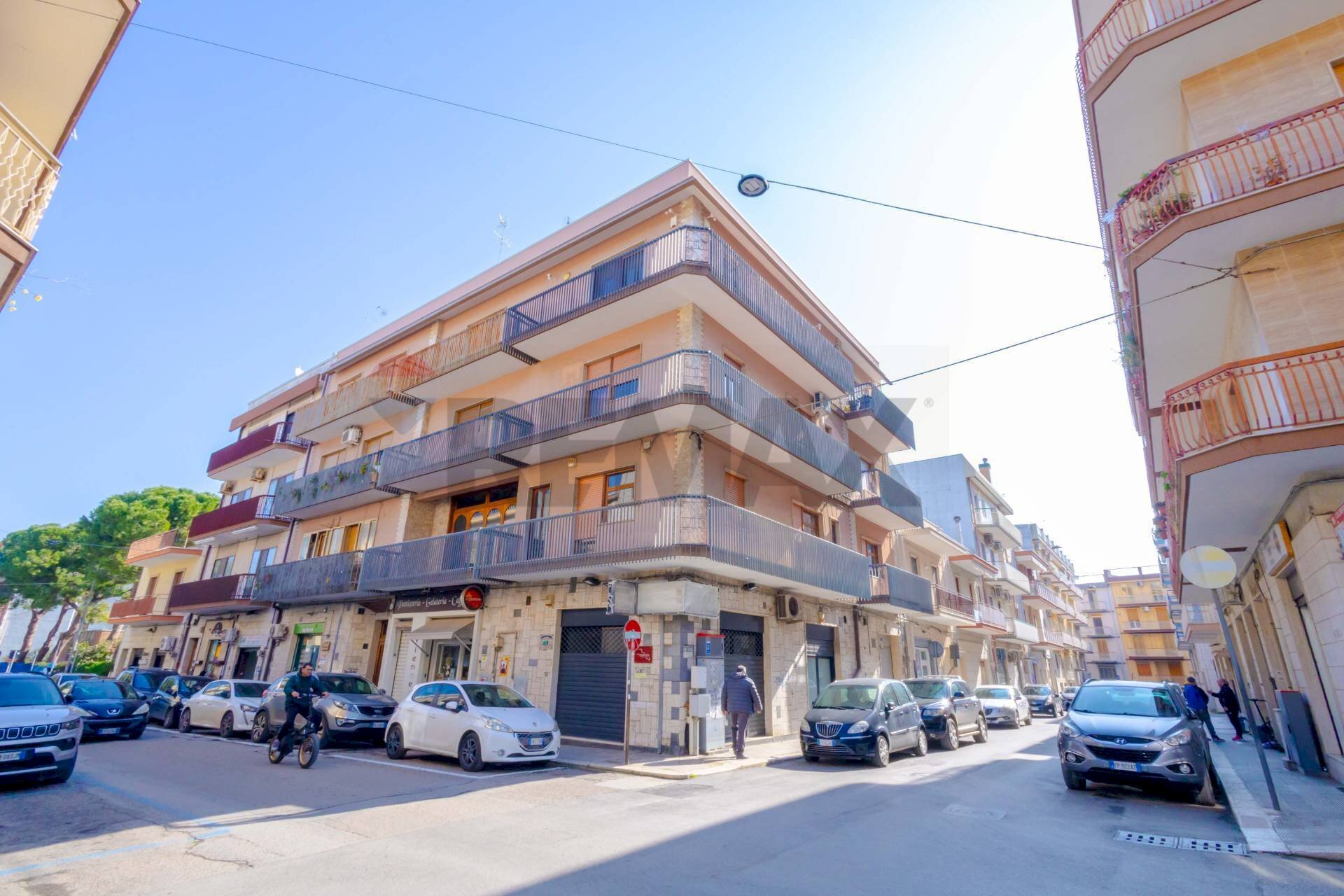 Edificio all\'aperto - Appartamento via Enrico Toti
 
102, Mola di Bari - foto 1