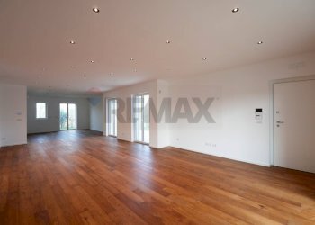 Stanza vuota - Quadrilocale Strada Torrebella
 
6, Bari - foto 8