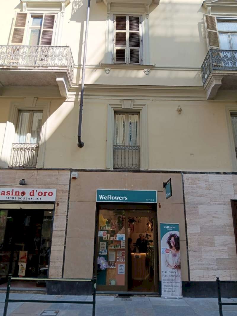 vetrina - Shop via Carlo Alberto, 1, Torino (neighborhood Centro) - photo 2