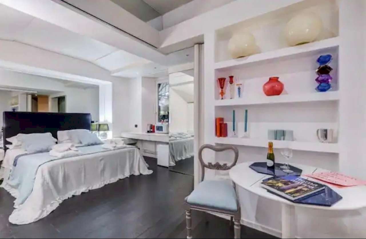 camera  - Bed & Breakfast via Borgognona, 32, Roma (zona Centro Storico) - foto 1