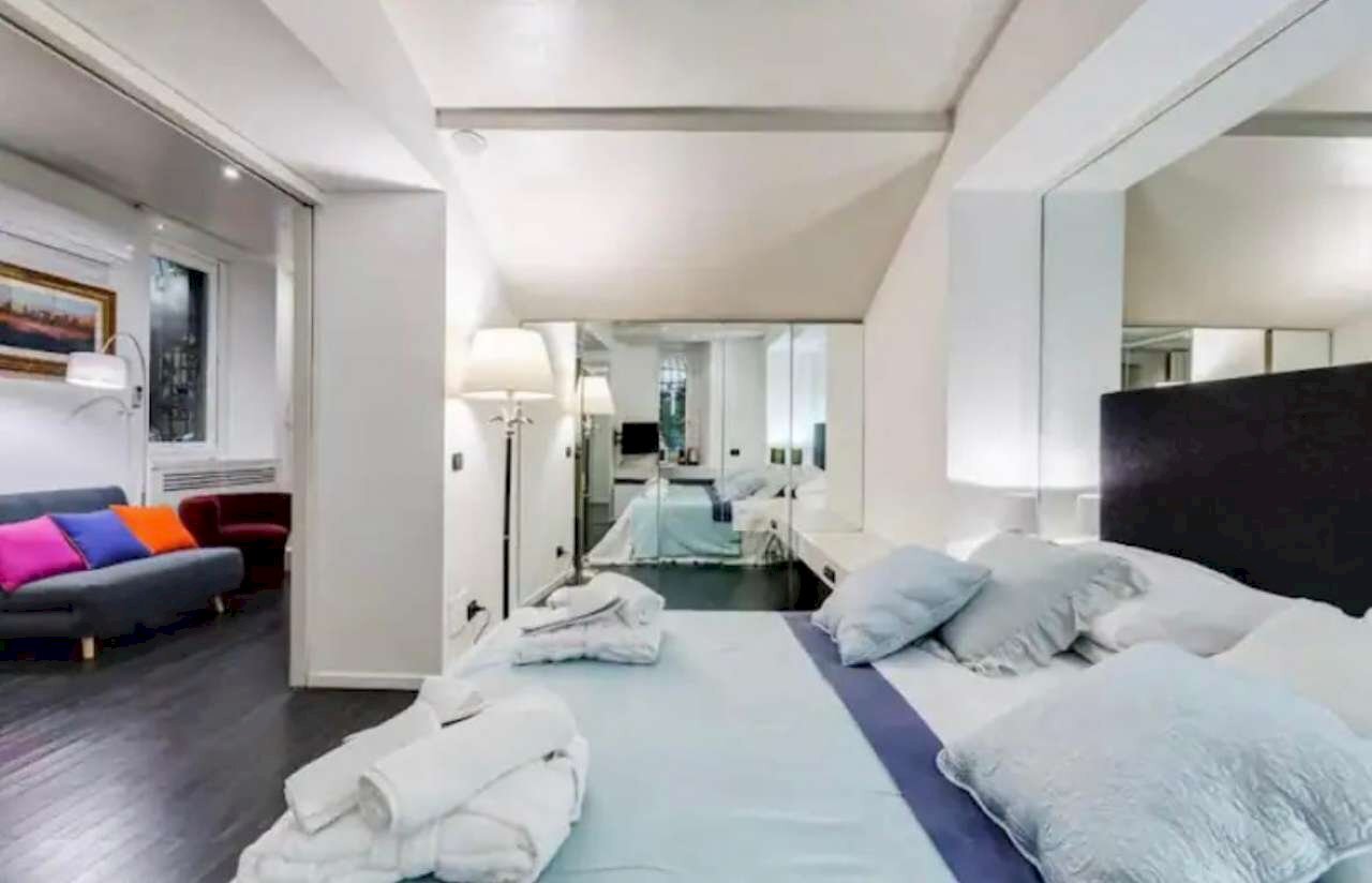 camera - Bed & Breakfast via Borgognona, 32, Roma (zona Centro Storico) - foto 3