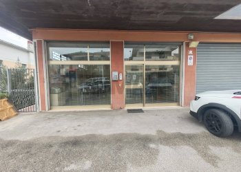 Edificio all\'aperto - Locale Commerciale Strada Pandolfi
47/1, Pescara - foto 10