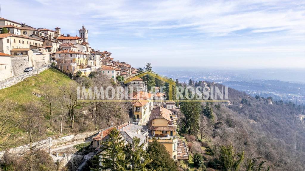 Zona - Villa via Fincarà, 45, Varese (zona Santa Maria del Monte) - foto 2