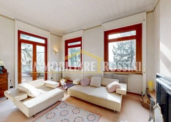 Salone - Villa via Fincarà, 45, Varese (zona Santa Maria del Monte) - foto 6