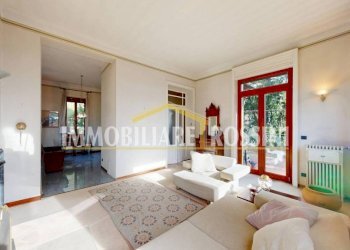 Salone - Villa via Fincarà, 45, Varese (zona Santa Maria del Monte) - foto 9