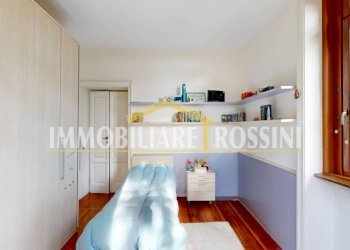 Camera da letto - Villa via Fincarà, 45, Varese (zona Santa Maria del Monte) - foto 24