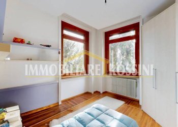 Camera da letto - Villa via Fincarà, 45, Varese (zona Santa Maria del Monte) - foto 25