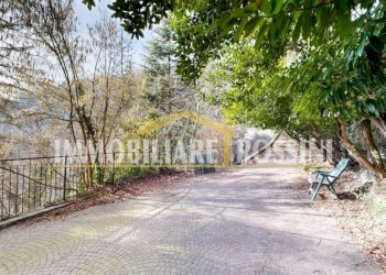 Giardino - Villa via Fincarà, 45, Varese (zona Santa Maria del Monte) - foto 28