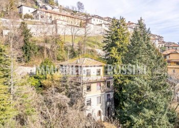 Facciata - Villa via Fincarà, 45, Varese (zona Santa Maria del Monte) - foto 30