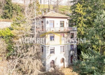 Facciata - Villa via Fincarà, 45, Varese (zona Santa Maria del Monte) - foto 31