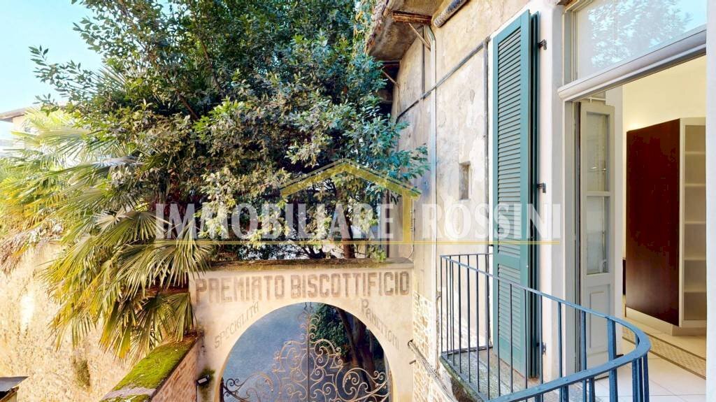 Balcone - Trilocale via San Martino della Battaglia, 6, Varese - foto 1