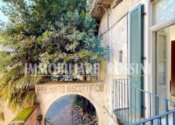 Balcone - Trilocale via San Martino della Battaglia, 6, Varese - foto 1