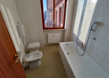bagno - Four-room apartment via Adriatico, 6, Varese - photo 11