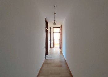 corridoio - Four-room apartment via Adriatico, 6, Varese - photo 12