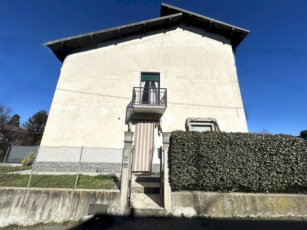 Facciata - Trilocale via Caseè, 60, Caronno Varesino - foto 3