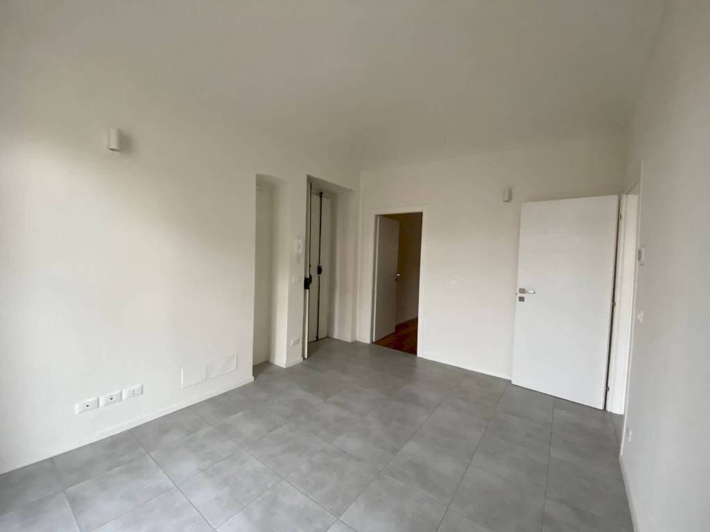 Stanza non arredata - Four-room apartment via Cossila, 12, Torino (neighborhood Vanchiglietta) - photo 2