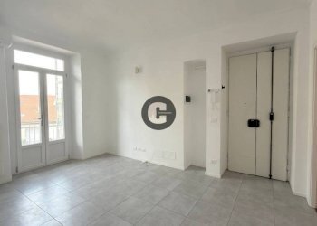 Soggiorno - Four-room apartment via Cossila, 12, Torino (neighborhood Vanchiglietta) - photo 3