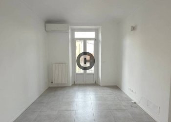 Soggiorno - Four-room apartment via Cossila, 12, Torino (neighborhood Vanchiglietta) - photo 6