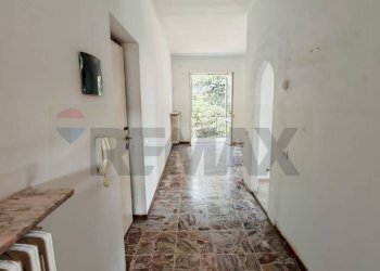 Hall / corridoio - Three-room apartment VIA SAN ROCCO
53, Vergiate - photo 8